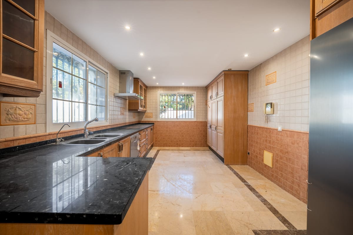 Villa met 4 slaapkamers in Nueva Andalucía in Nueva Andalucía - foto 14