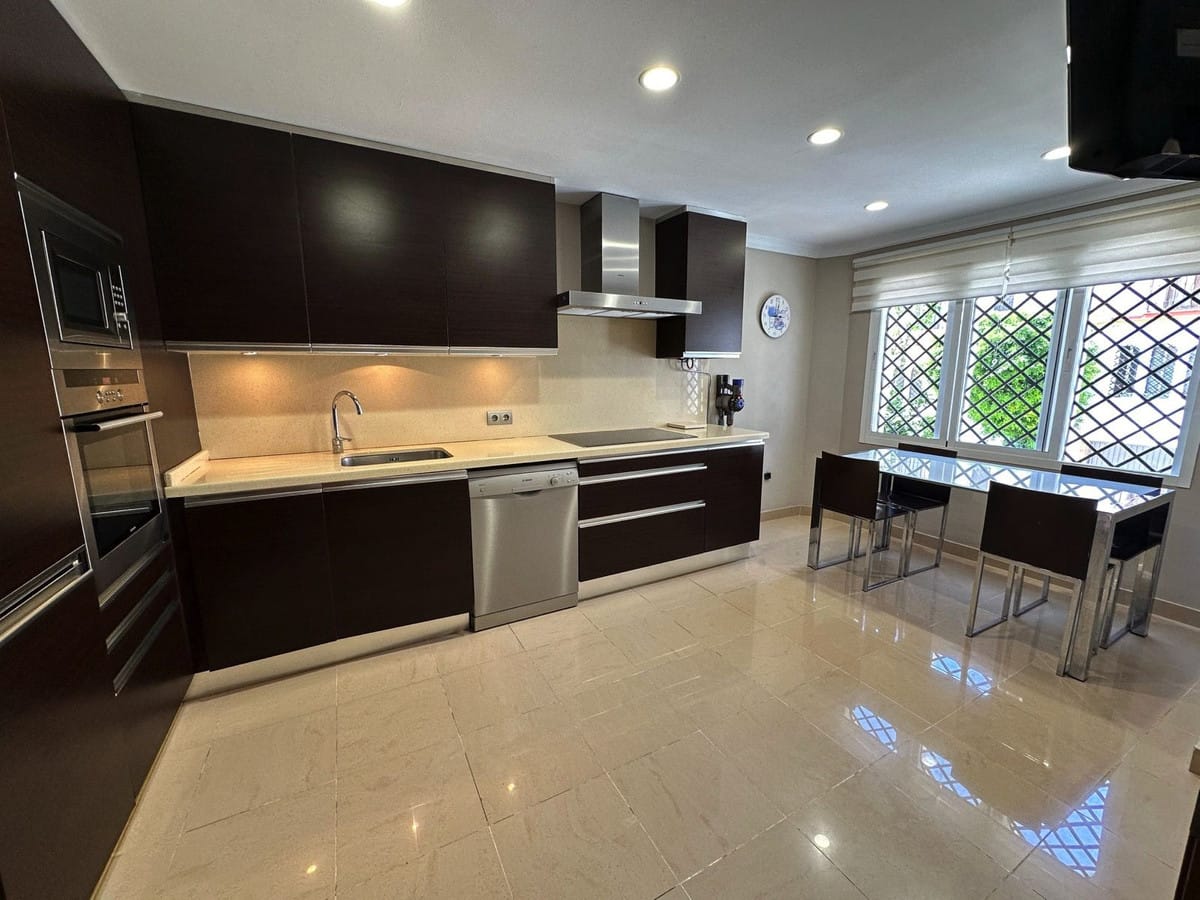4-slaapkamer stadswoning met privégarage in Estepona – Las Mesas in Estepona - foto 7