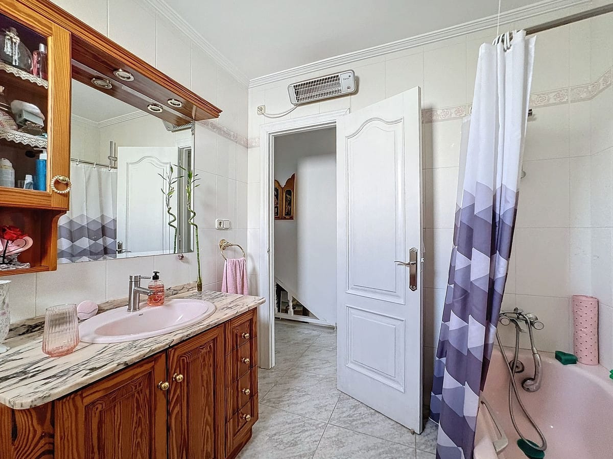 5-slaapkamerhuis in Estepona: twee woningen onder één akte in Estepona - foto 19