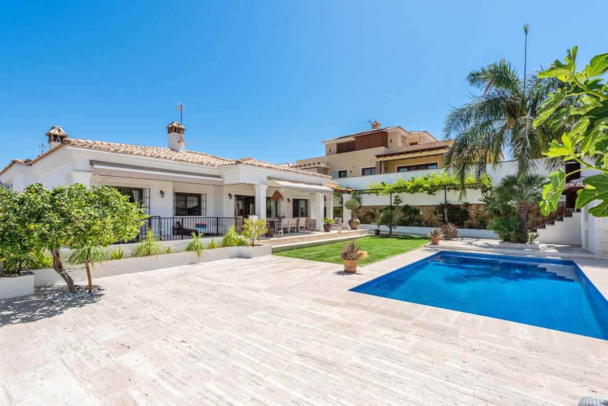 Vrijstaande villa in Marbella (Real Panorama) met zeezicht, 5 slaapkamers en 7 minuten lopen naar het strand in Marbella - foto 2