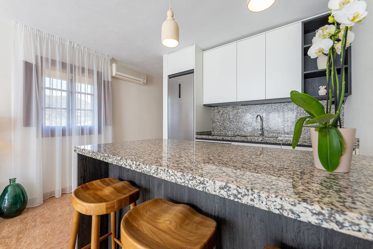 1-slaapkamer penthouse in La Duquesa met zeezicht en toeristische licentie in La Duquesa - foto 10