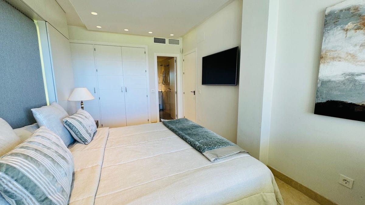 Frontline strandappartement met 2 slaapkamers in Elviria in Elviria - foto 4