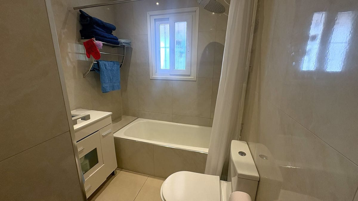 Drie-slaapkamer appartement in Estepona met zeezicht in Estepona - foto 16
