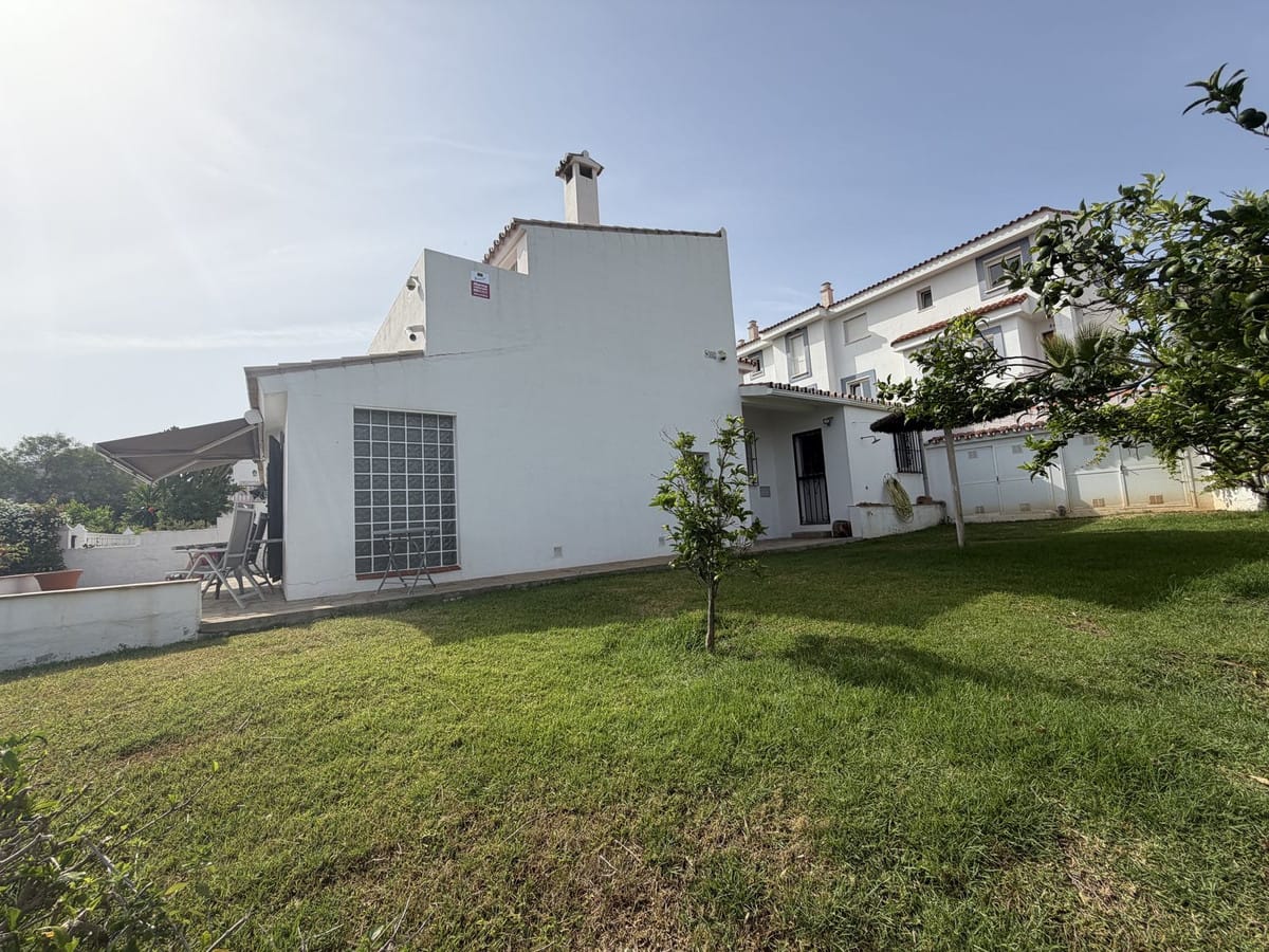 3-slaapkamer villa met panoramisch zeezicht in Princesa Kristina, La Duquesa in La Duquesa - foto 17