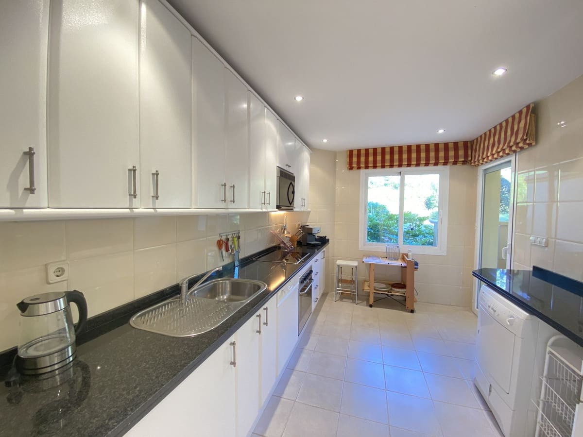 Drie-slaapkamer appartement in Elviria in Elviria - foto 6