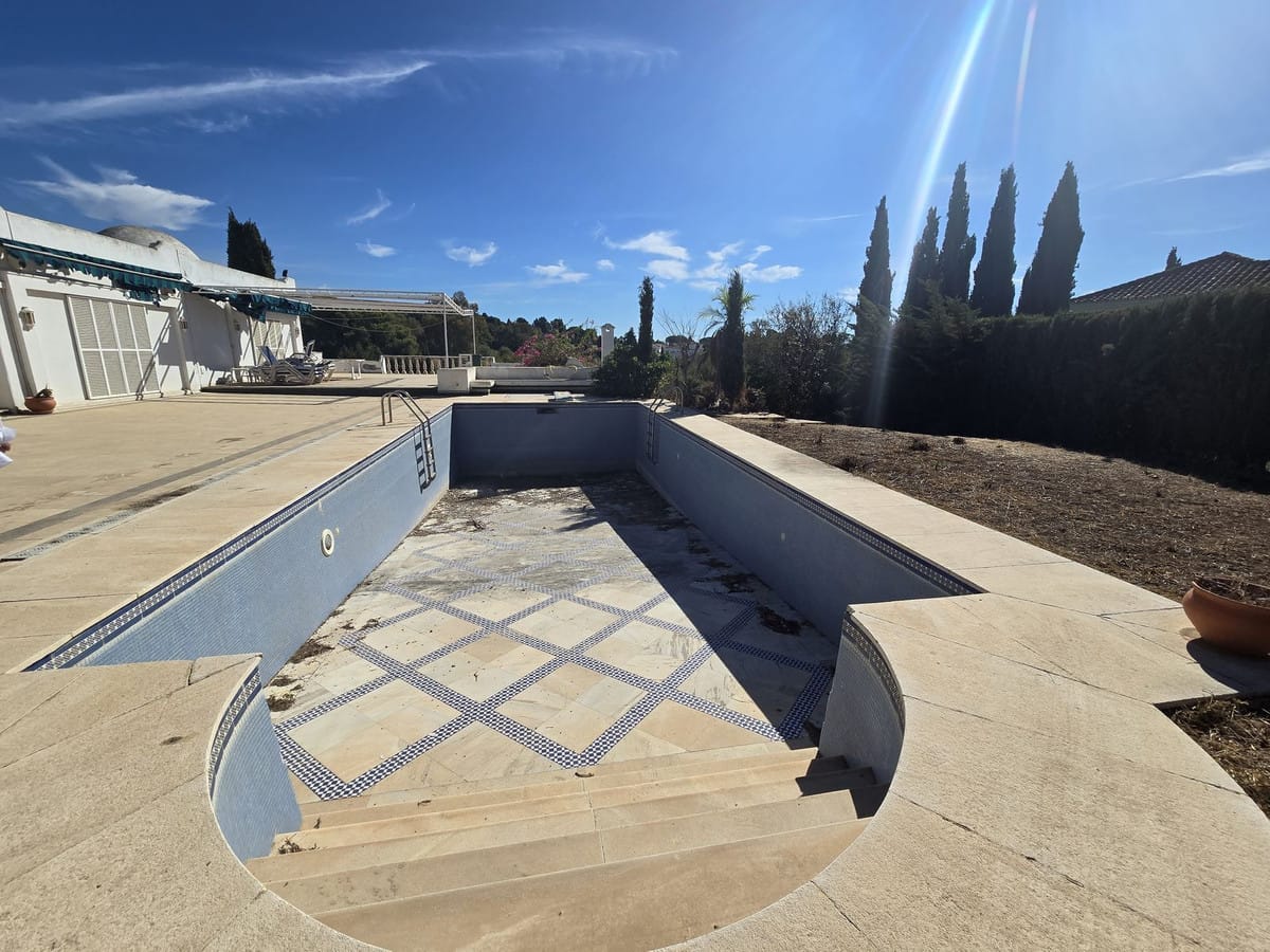 6-slaapkamer villa in Marbella Hill Club – renovatieproject in Marbella - foto 8