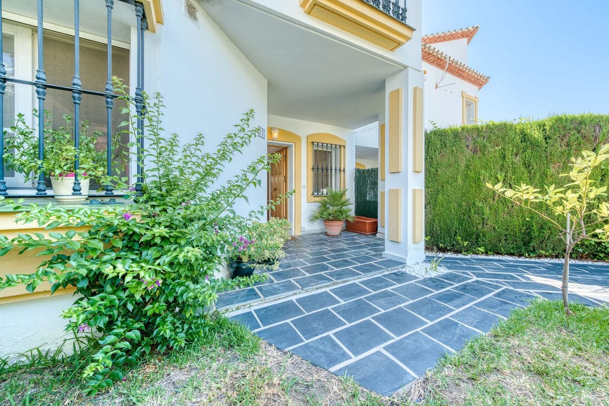 3-slaapkamer eindwoning met privé-tuin in Bel Air, New Golden Mile in Bel Air - foto 3