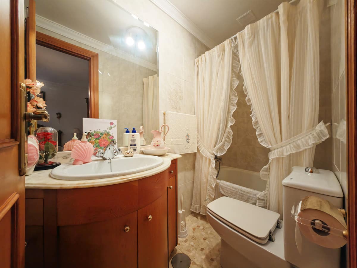 Stadswoning met 5 slaapkamers in Estepona te koop in Estepona - foto 13