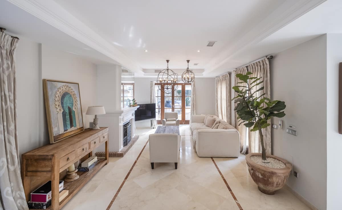 6 bedroom House in El Madroñal in El Madroñal - foto 7