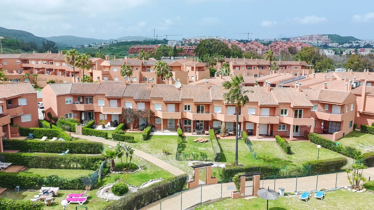 Rijwoning direct aan het strand met privé tuin in Manilva in Manilva - foto 9