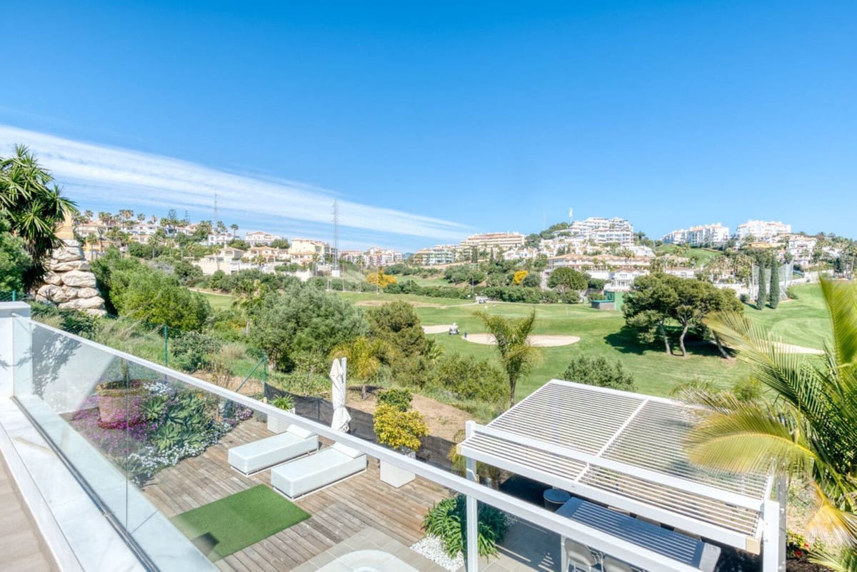 Drie slaapkamers villa direct aan de golfbaan in Riviera del Sol in Riviera del Sol - foto 3