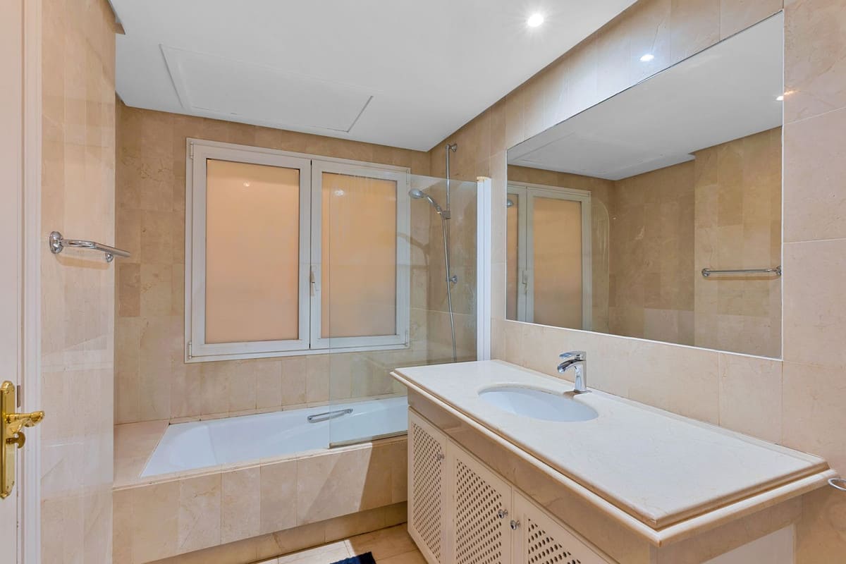 Begane grond appartement met 3 slaapkamers in Sierra Blanca, Marbella in Sierra Blanca - foto 16