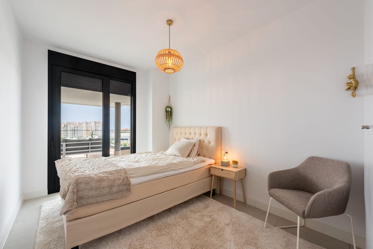 Vier-slaapkamerappartement met panoramisch zeezicht in Estepona in Estepona - foto 16