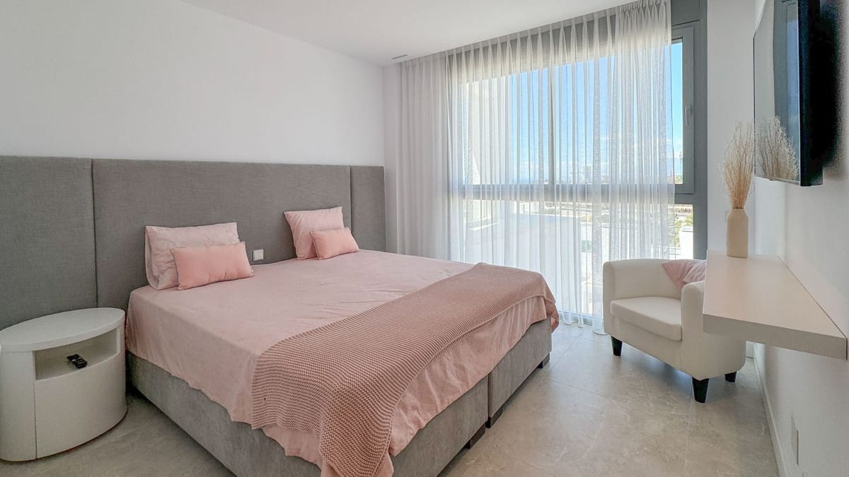 Drie-slaapkamer duplex-penthouse met terras en dakterras in Marbella in Marbella - foto 8