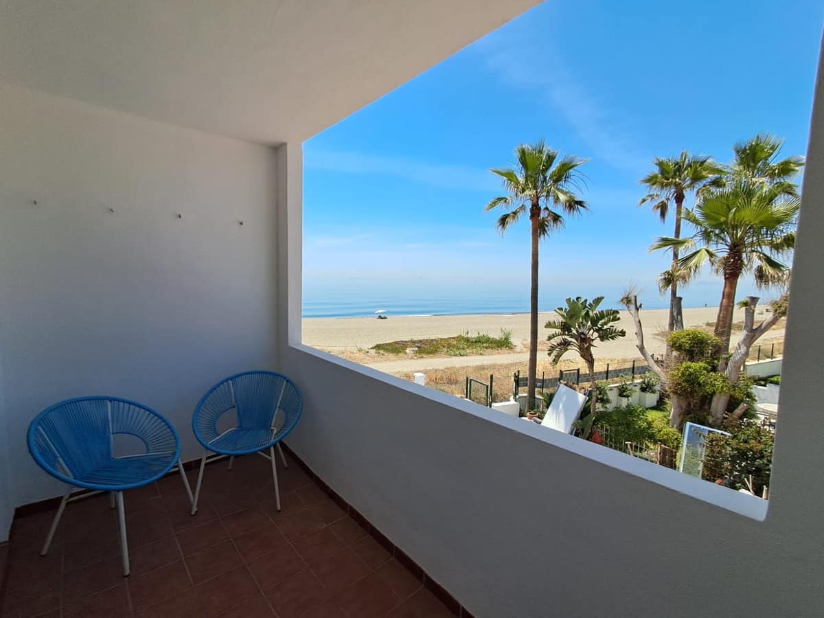 Exclusieve semi-vrijstaande villa aan het strand in Estepona in Estepona - foto 2