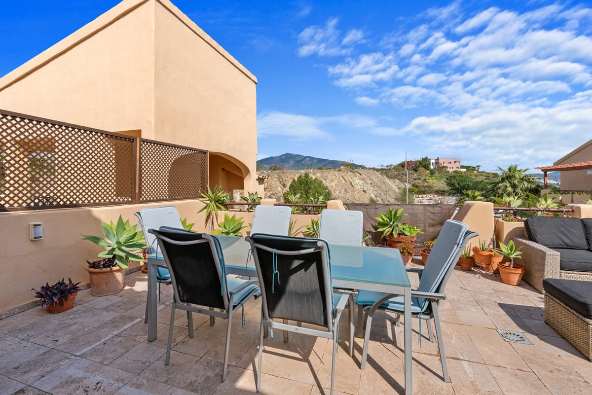 Drie-slaapkamer penthouse in Benahavís met panoramisch zeezicht in Benahavís - foto 12