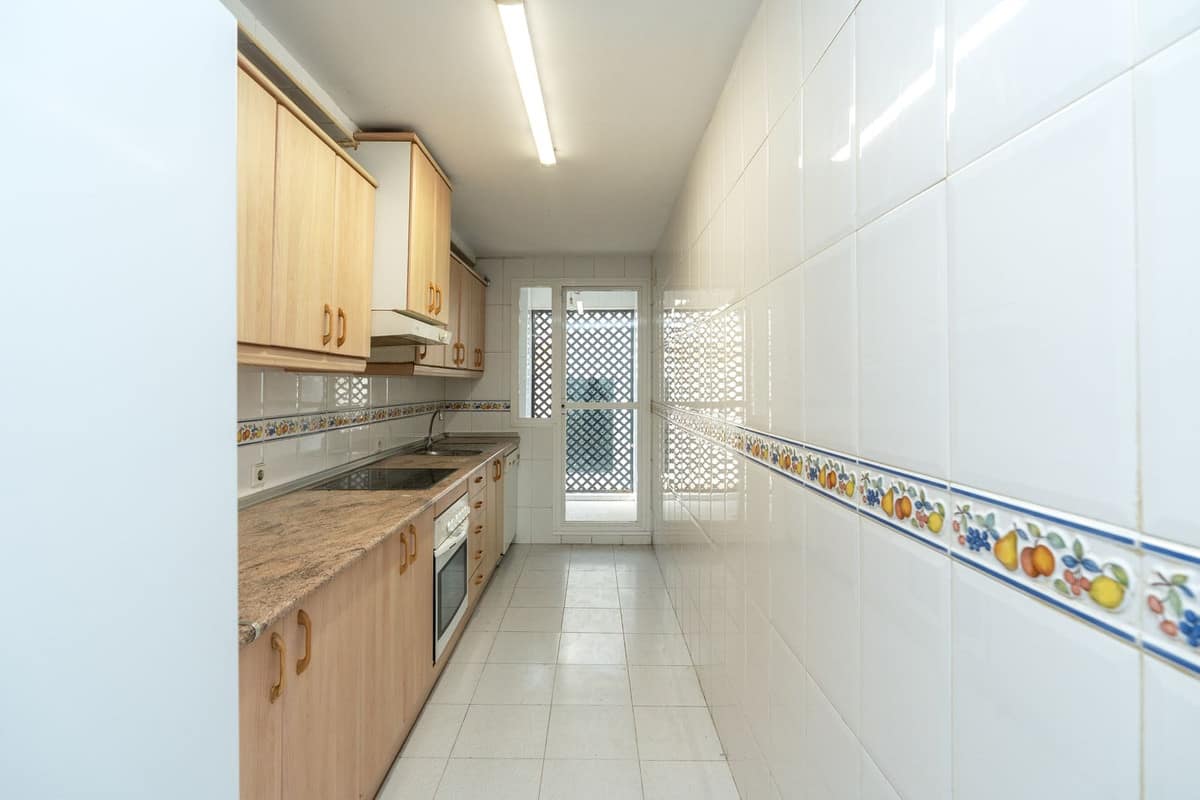 Drie-slaapkamer appartement in Nueva Andalucía met toeristische verhuurlicentie in Nueva Andalucía - foto 5