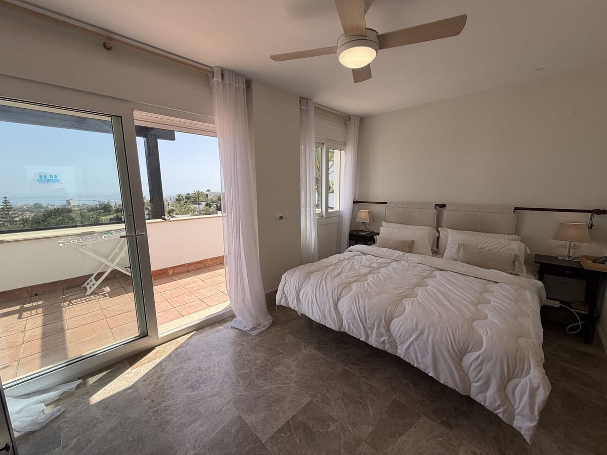 Drie slaapkamers, halfvrijstaande duplex-tussenwoning in Marbella (Santa Clara) in Marbella - foto 5