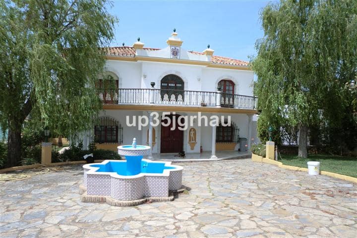 Vrijstaande villa met 5 slaapkamers in Estepona in Estepona - foto 2