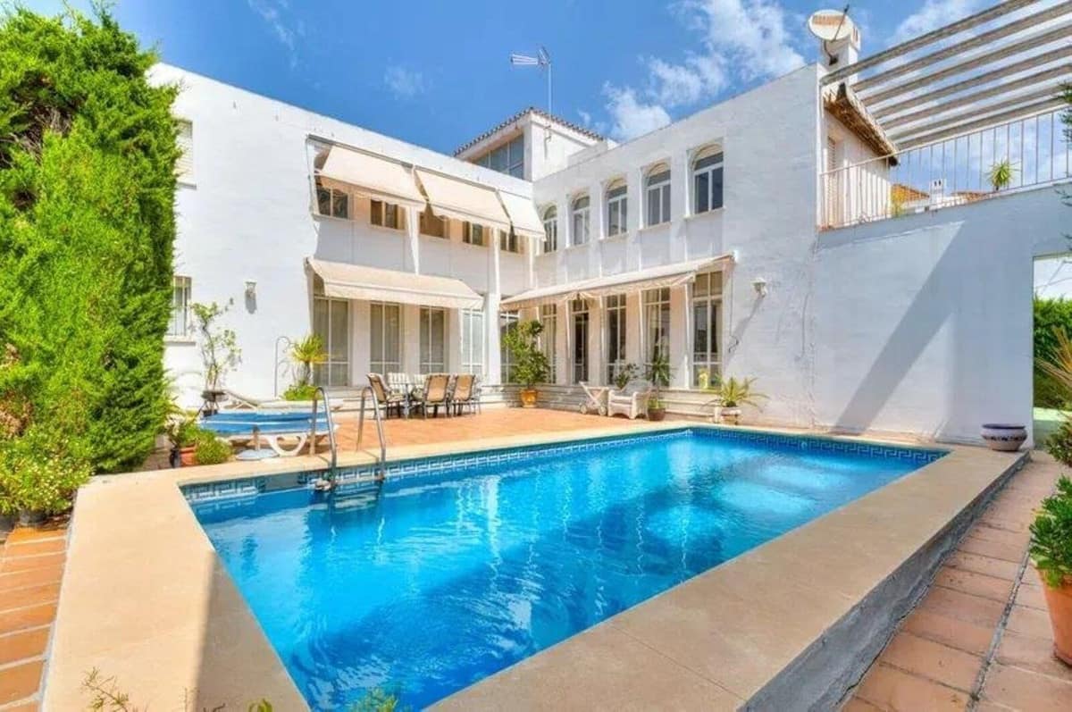 Vijf-slaapkamer villa in Nueva Andalucía in Nueva Andalucía - foto 2