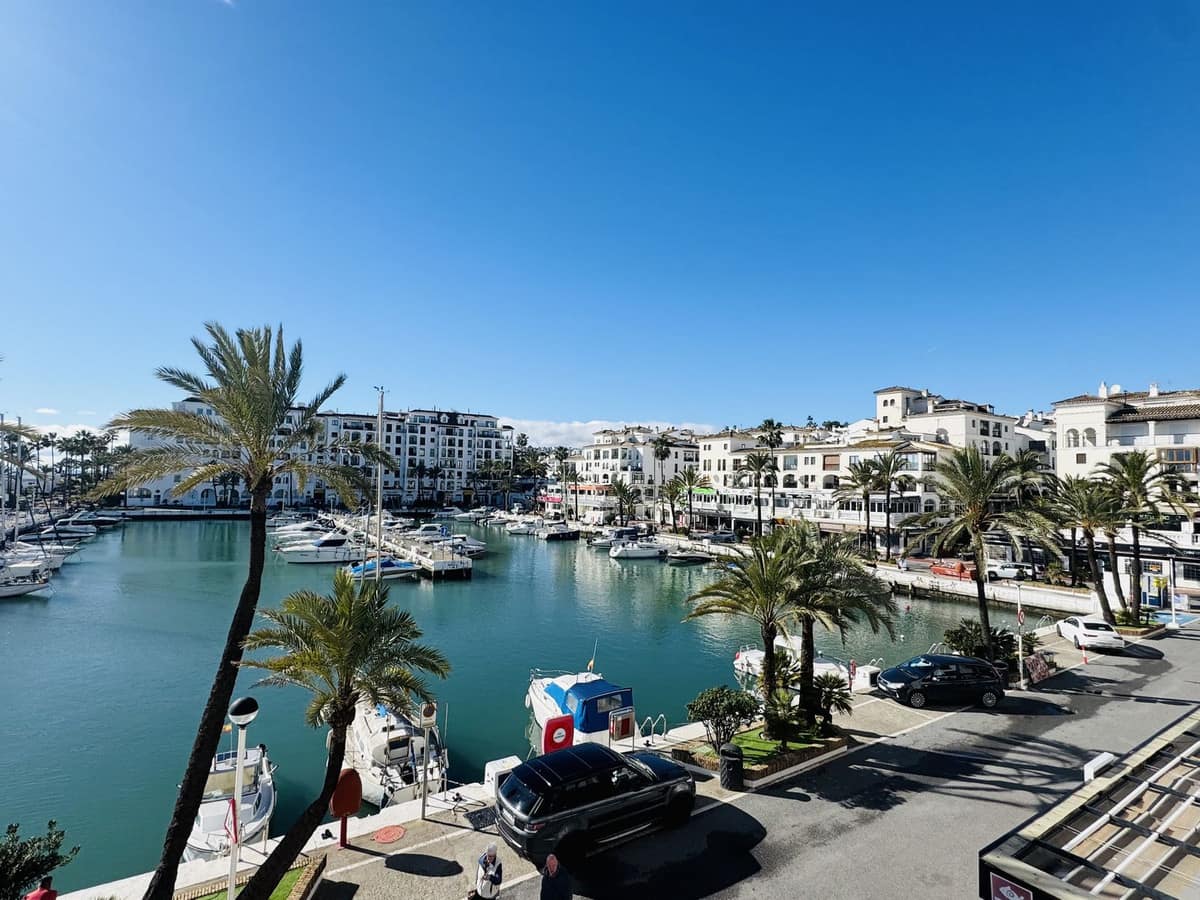 2-slaapkamer appartement aan de frontlinie in La Duquesa Marina in La Duquesa - foto 11