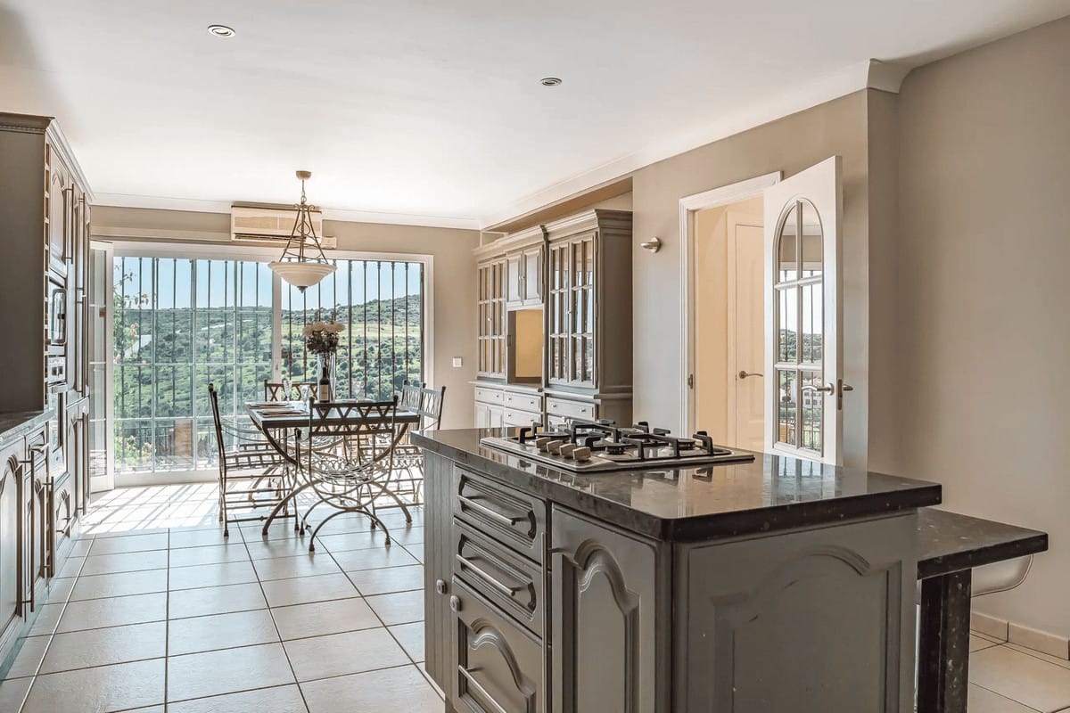 Luxe villa met 4 slaapkamers in Estepona in Estepona - foto 13