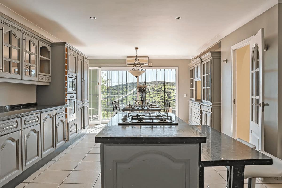 Luxe villa met 4 slaapkamers in Estepona in Estepona - foto 16