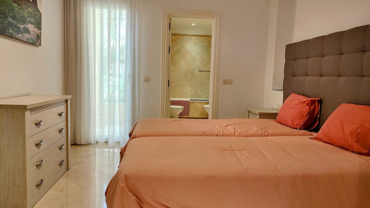 Drie-slaapkamer appartement in Majestic Hills, Casares in Casares - foto 17