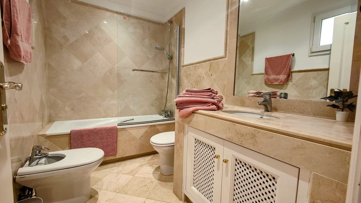 Drie-slaapkamer appartement in Majestic Hills, Casares in Casares - foto 19