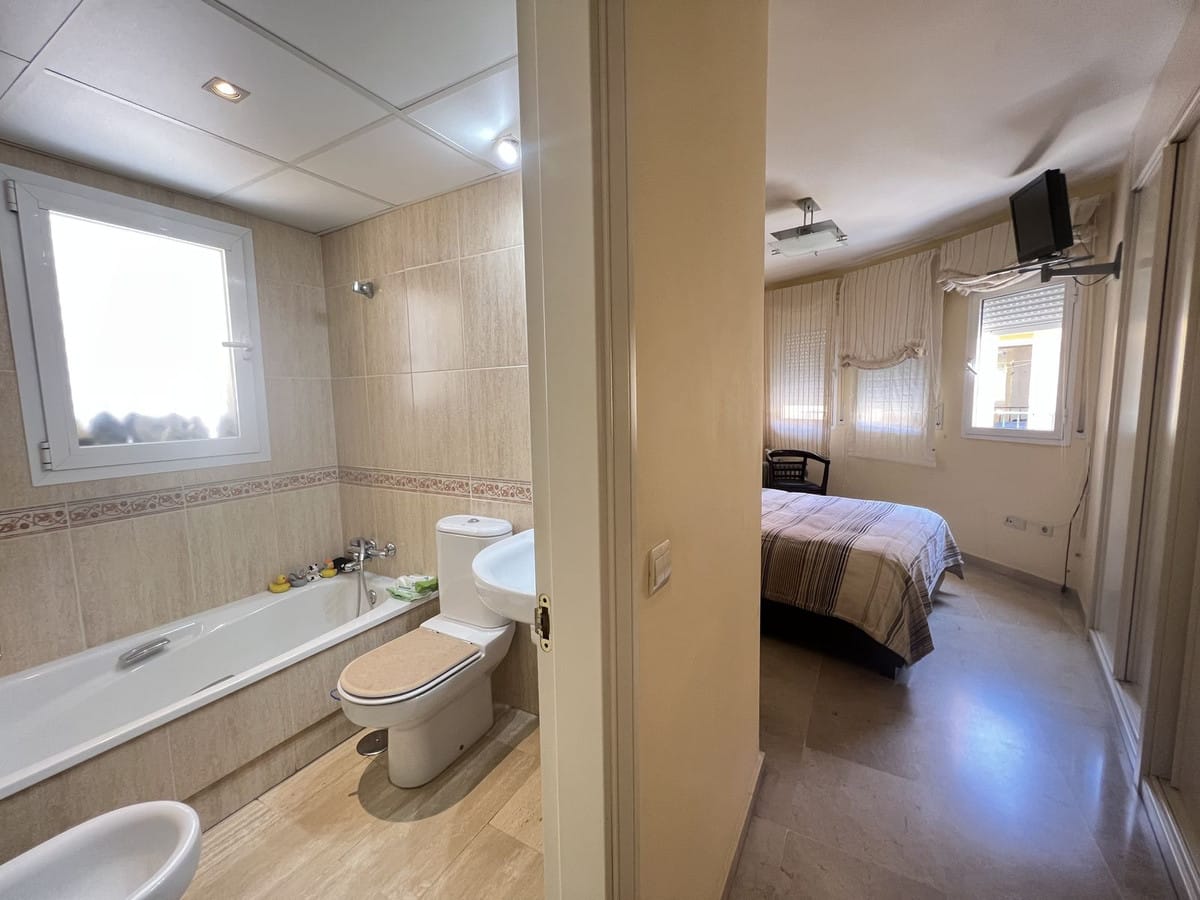 Drie-slaapkamer duplex-appartement aan zee in Torremolinos in Torremolinos - foto 15