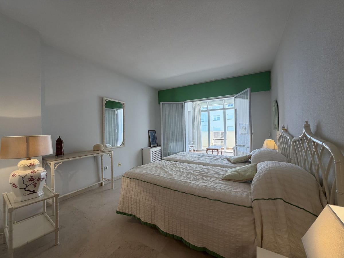 2-slaapkamer appartement met frontline-ligging aan de haven van Estepona in Estepona - foto 6