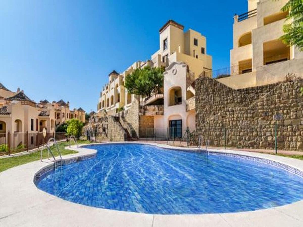 Halfvrijstaande villa met 3 slaapkamers in Estepona in Estepona - foto 2