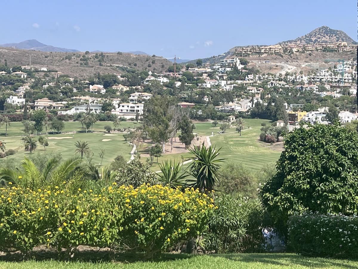 Drie slaapkamers stadswoning aan frontline golf in El Paraíso in El Paraiso - foto 2