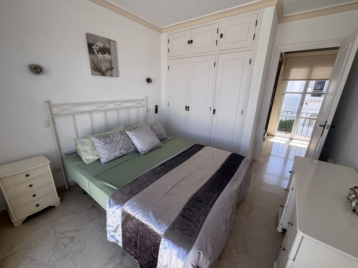 Drie slaapkamers stadswoning aan frontline golf in El Paraíso in El Paraiso - foto 14