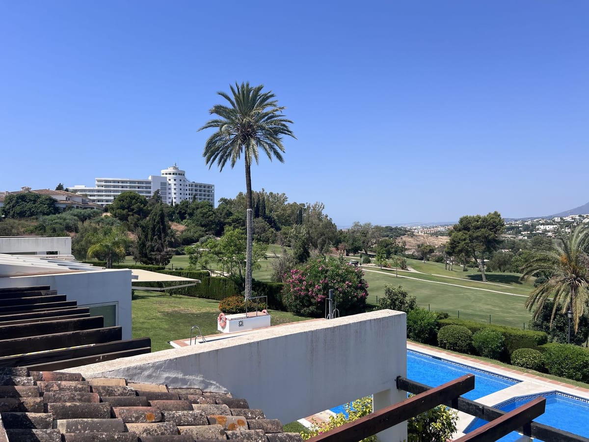 Drie slaapkamers stadswoning aan frontline golf in El Paraíso in El Paraiso - foto 15