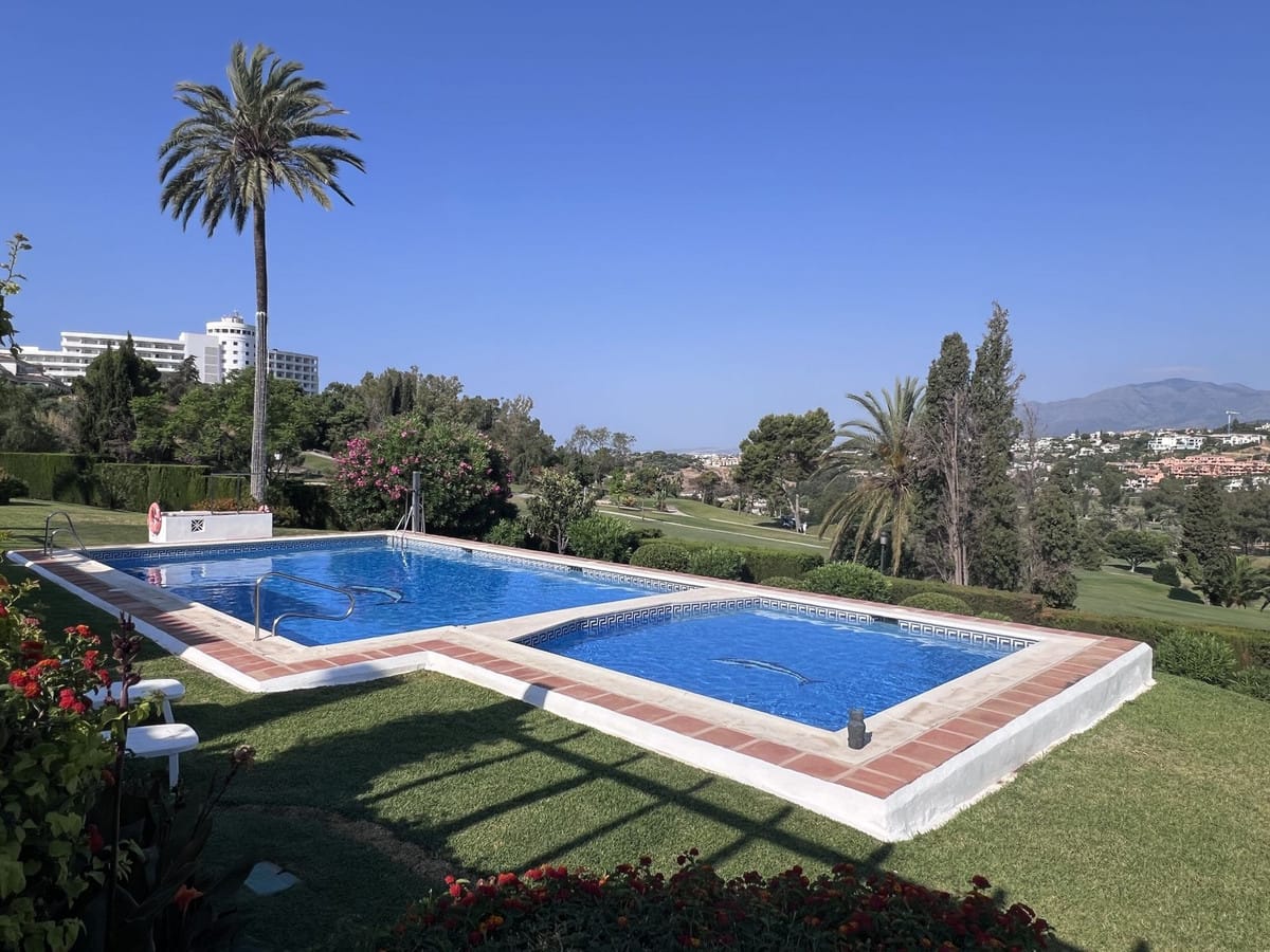 Drie slaapkamers stadswoning aan frontline golf in El Paraíso in El Paraiso - foto 3