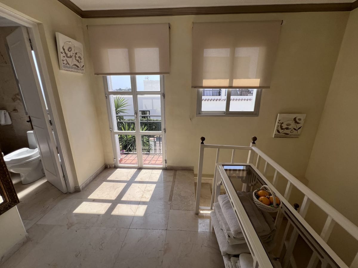 Drie slaapkamers stadswoning aan frontline golf in El Paraíso in El Paraiso - foto 10