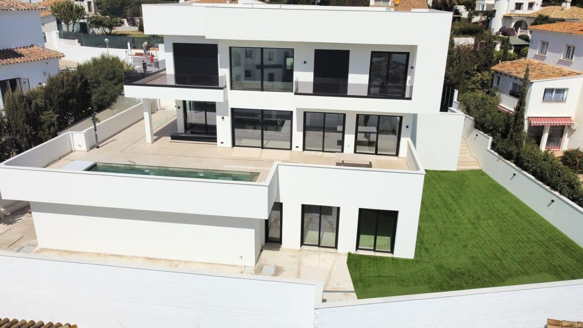 Exclusieve nieuwbouwvilla met zeezicht in Riviera del Sol in Riviera del Sol - foto 2