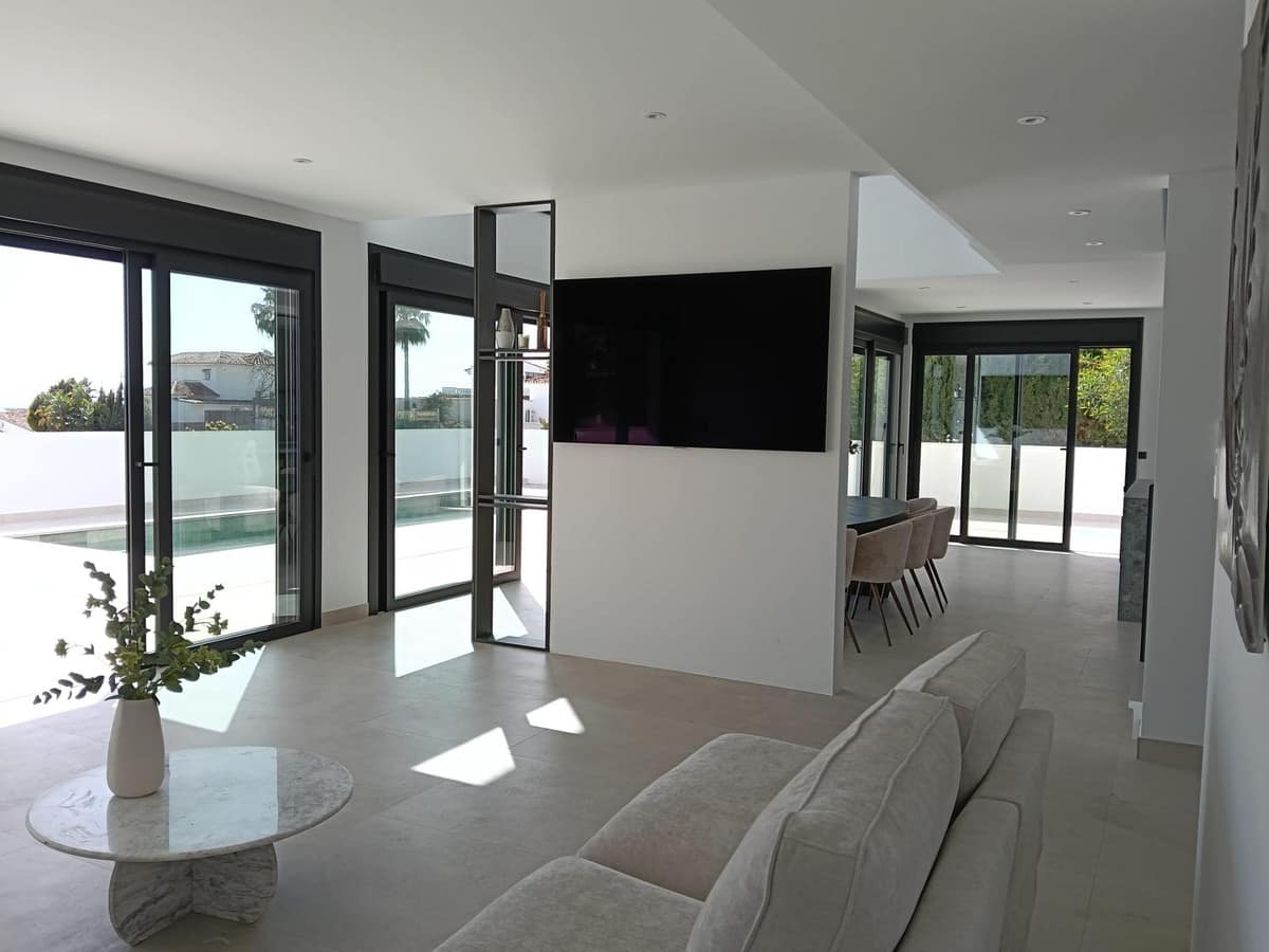 Exclusieve nieuwbouwvilla met zeezicht in Riviera del Sol in Riviera del Sol - foto 19