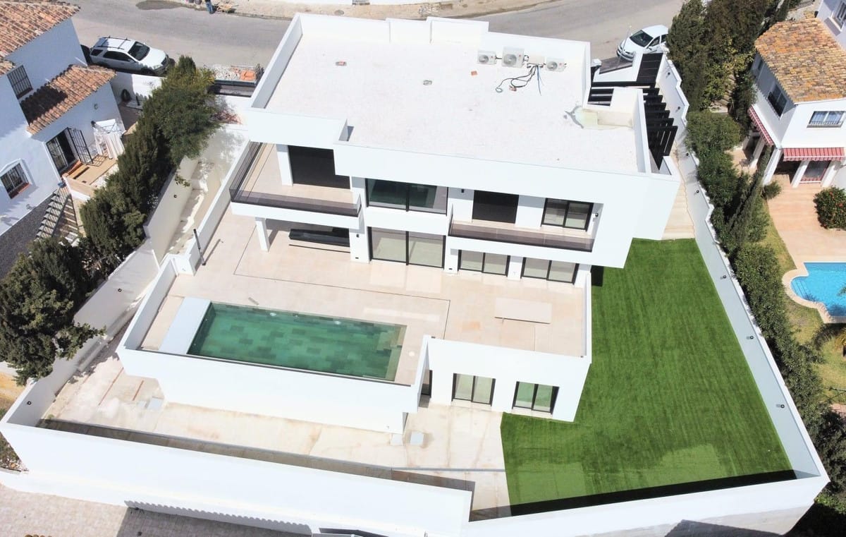 Exclusieve nieuwbouwvilla met zeezicht in Riviera del Sol in Riviera del Sol - foto 3