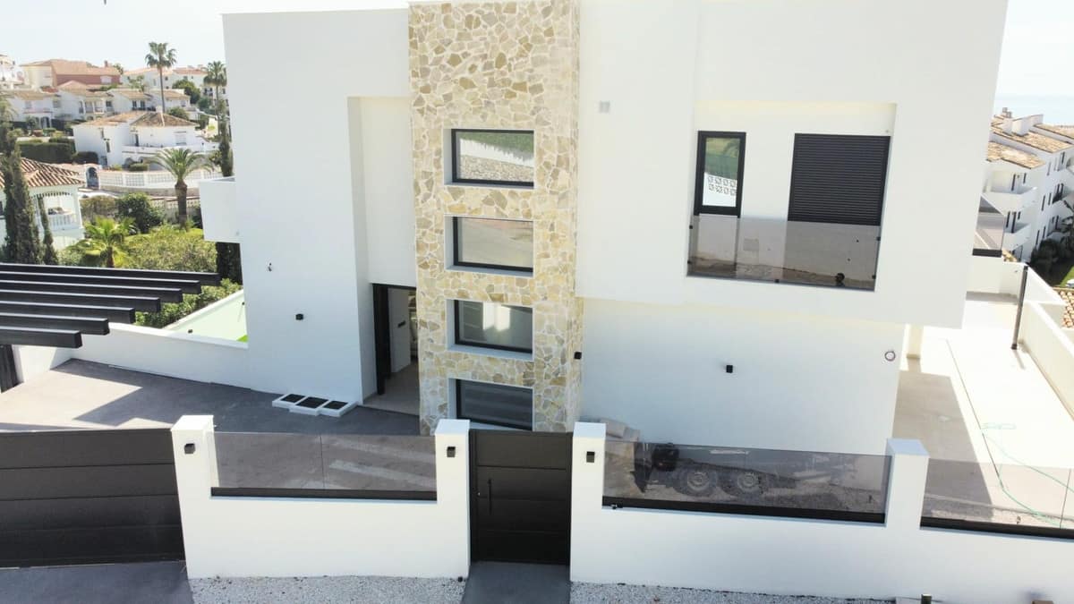 Exclusieve nieuwbouwvilla met zeezicht in Riviera del Sol in Riviera del Sol - foto 6