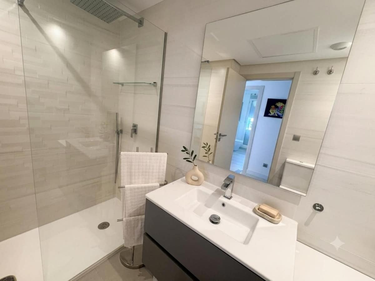Drie slaapkamer appartement met panoramisch uitzicht in Harmony, La Cala Golf in La Cala Golf - foto 14