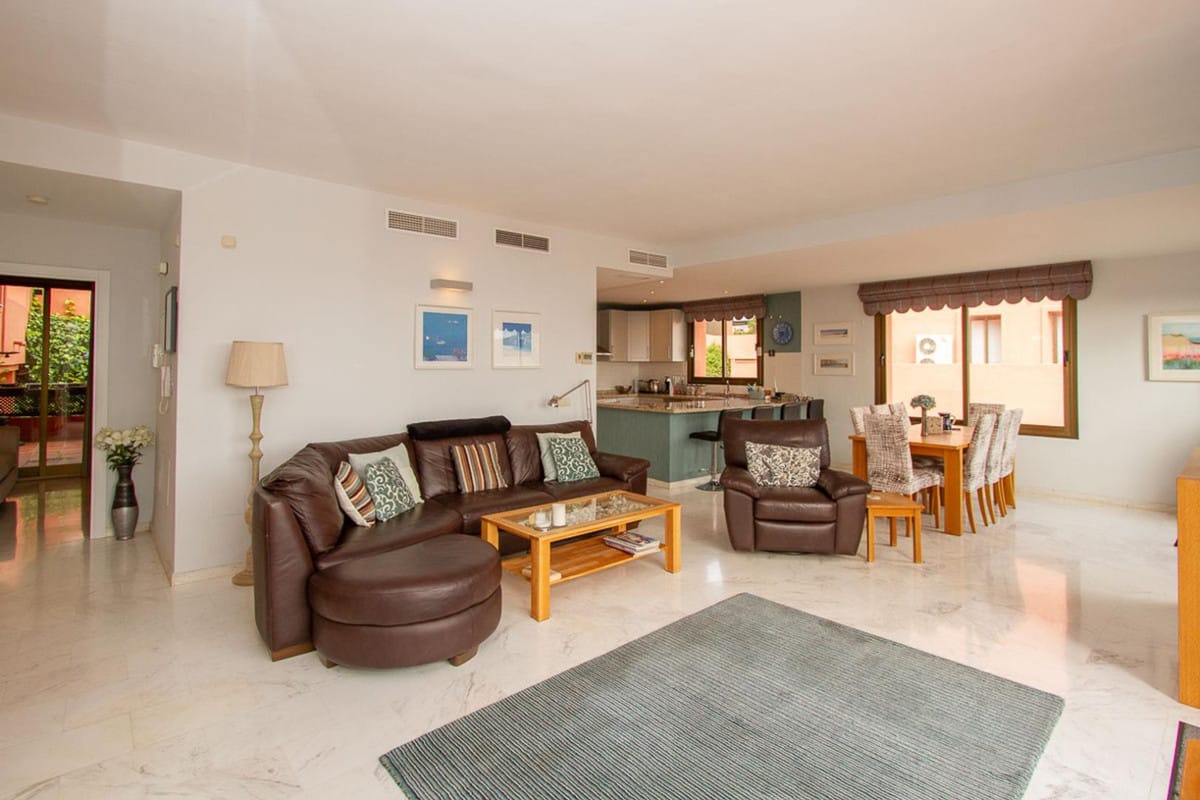 Twee-slaapkamer appartement in La Mairena in La Mairena - foto 8
