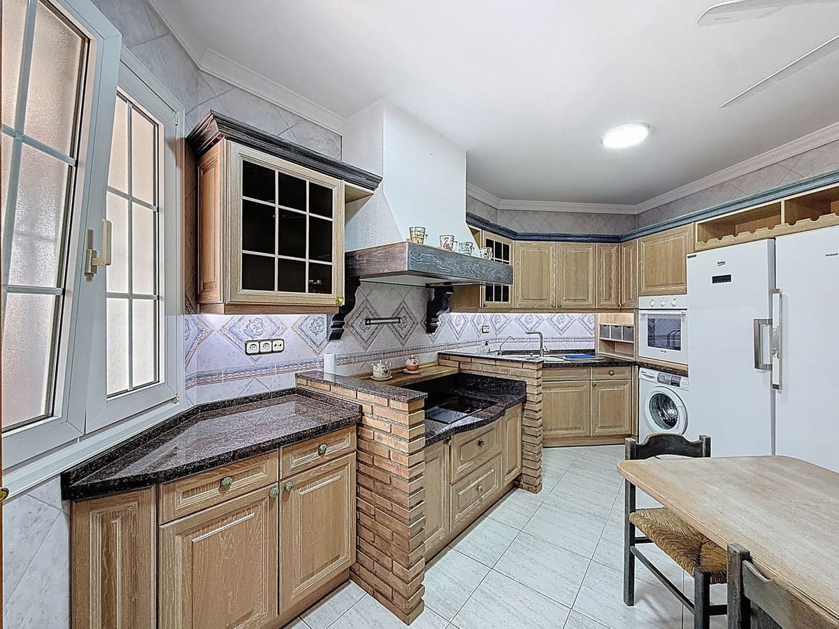 5-slaapkamerwoning in Pedregalejo, Málaga Este – 100 m van het strand in Málaga Este - foto 11