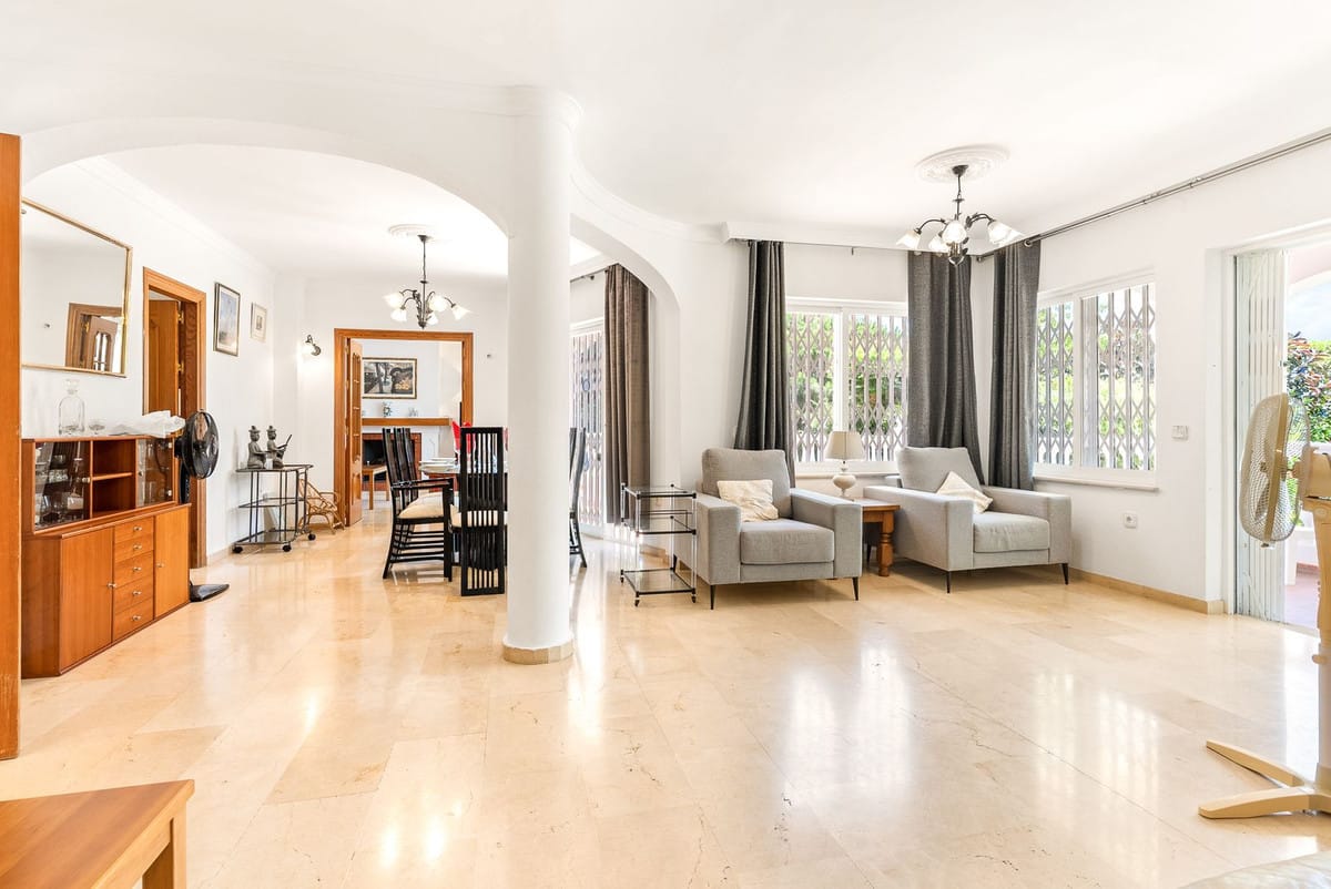 Vijf-slaapkamer villa in Calahonda met potentieel in Calahonda - foto 11