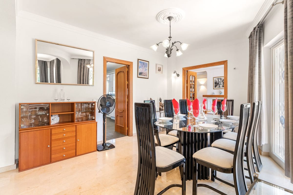 Vijf-slaapkamer villa in Calahonda met potentieel in Calahonda - foto 12