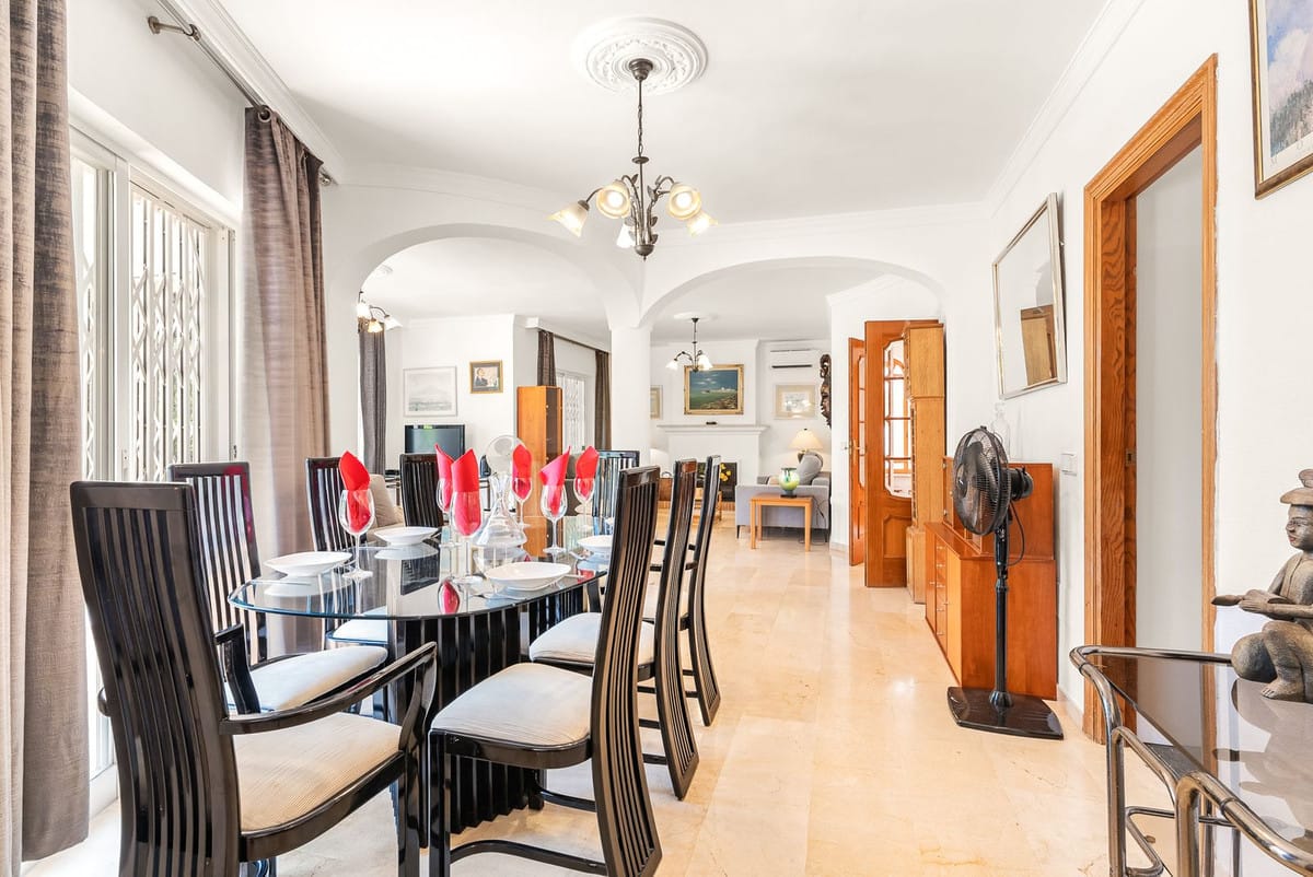 Vijf-slaapkamer villa in Calahonda met potentieel in Calahonda - foto 13