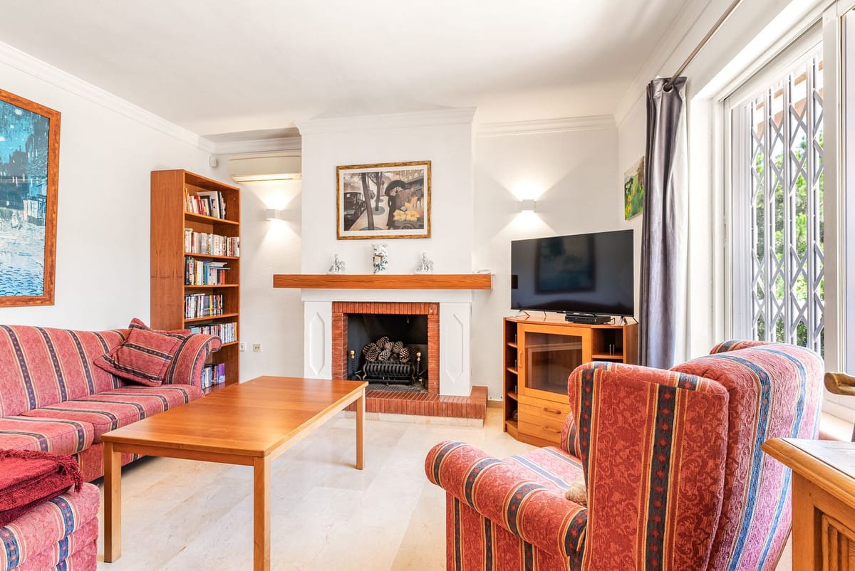 Vijf-slaapkamer villa in Calahonda met potentieel in Calahonda - foto 14