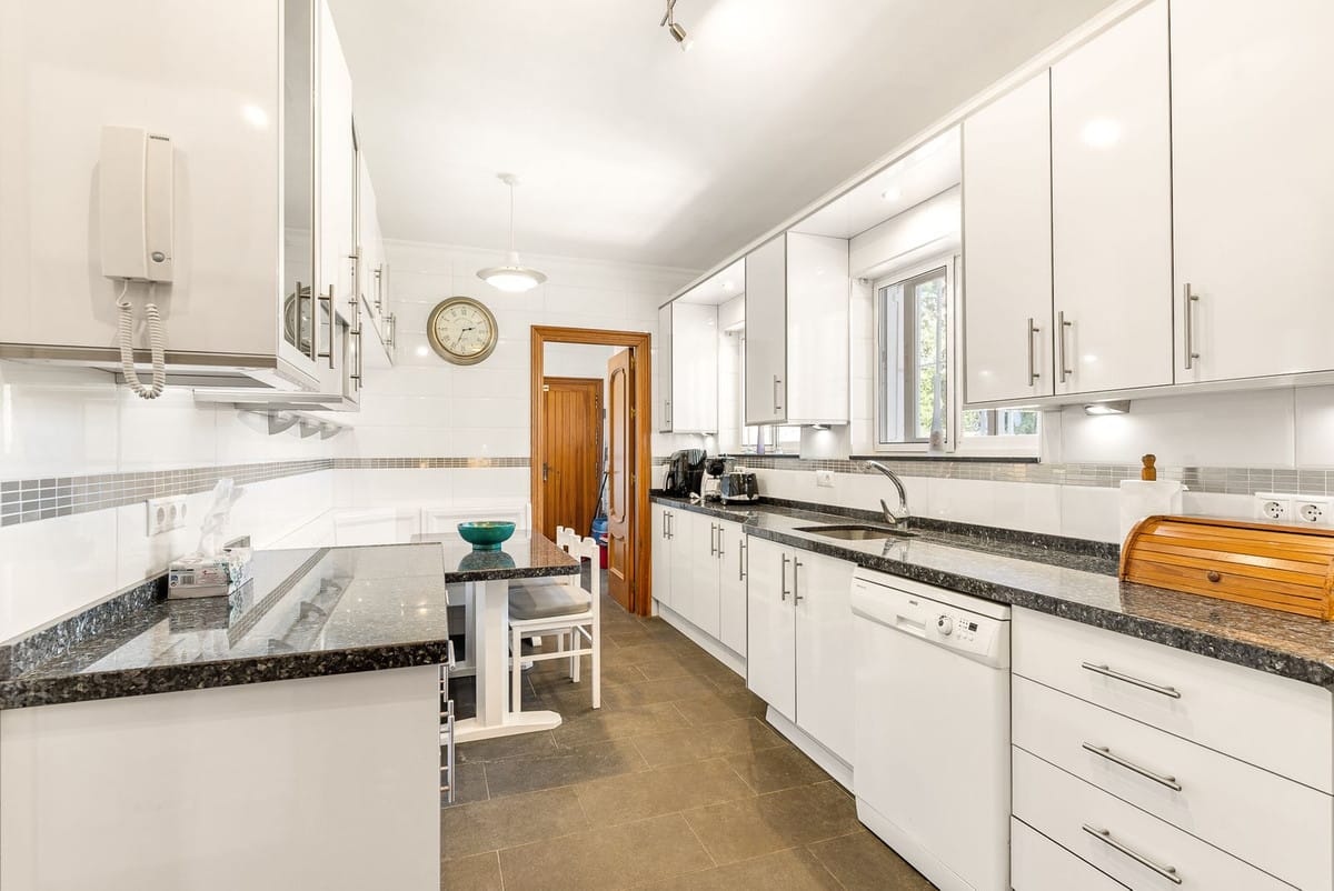 Vijf-slaapkamer villa in Calahonda met potentieel in Calahonda - foto 16