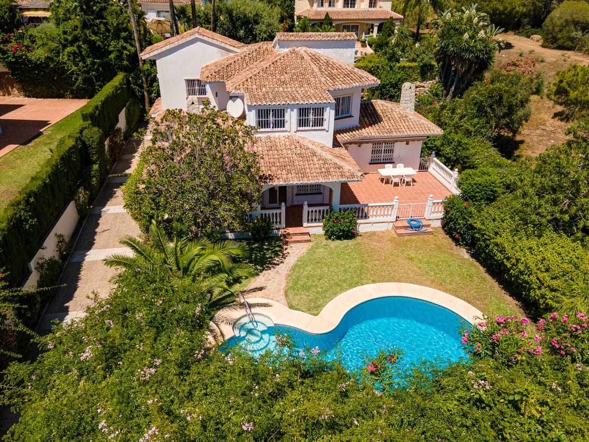 Vijf-slaapkamer villa in Calahonda met potentieel in Calahonda - foto 3